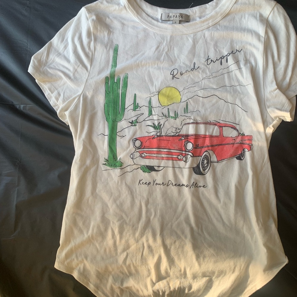 Papaya graphic tee size small